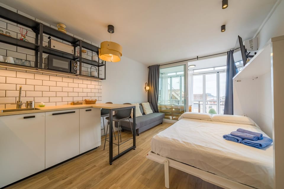 Bed, Photo of the whole room, Dining area, Bedroom