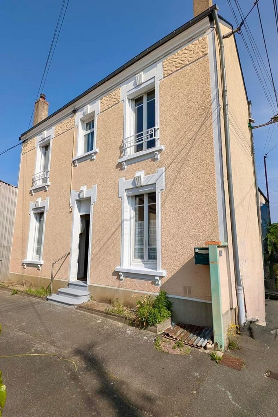 Property building, Street view, Location