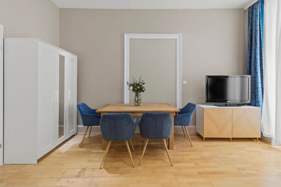 Design Apts - 5-min Walk to U2 Taborstraße - Prater Park and Canal Apartment in Vienna