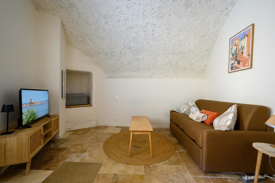 LX233 Studio voûté cœur du village - Charme absolu Apartment in Cagnes-sur-Mer