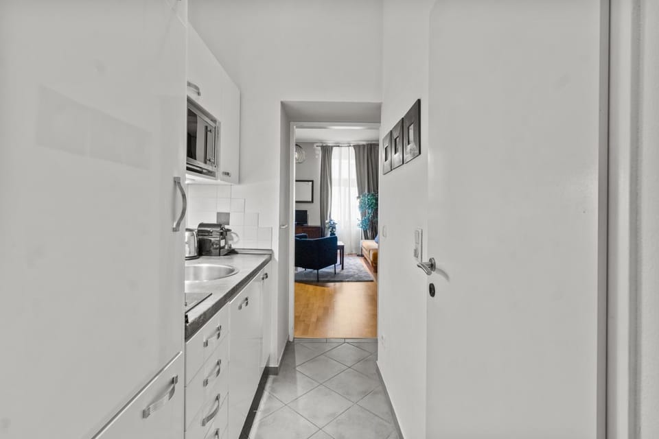 Modern 1BR Sleeps 4 - 5 min to U2 Taborstraße - Prater Nearby Apartment in Vienna