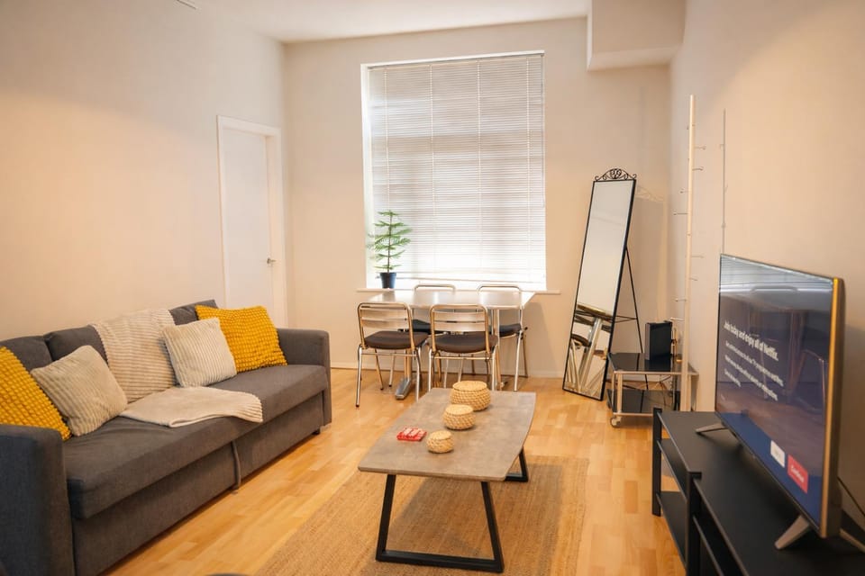 Living room, Seating area, Dining area, Evening entertainment