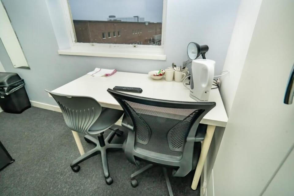 Budget Bright En-Suite Room in Central Coventry Inn in Coventry