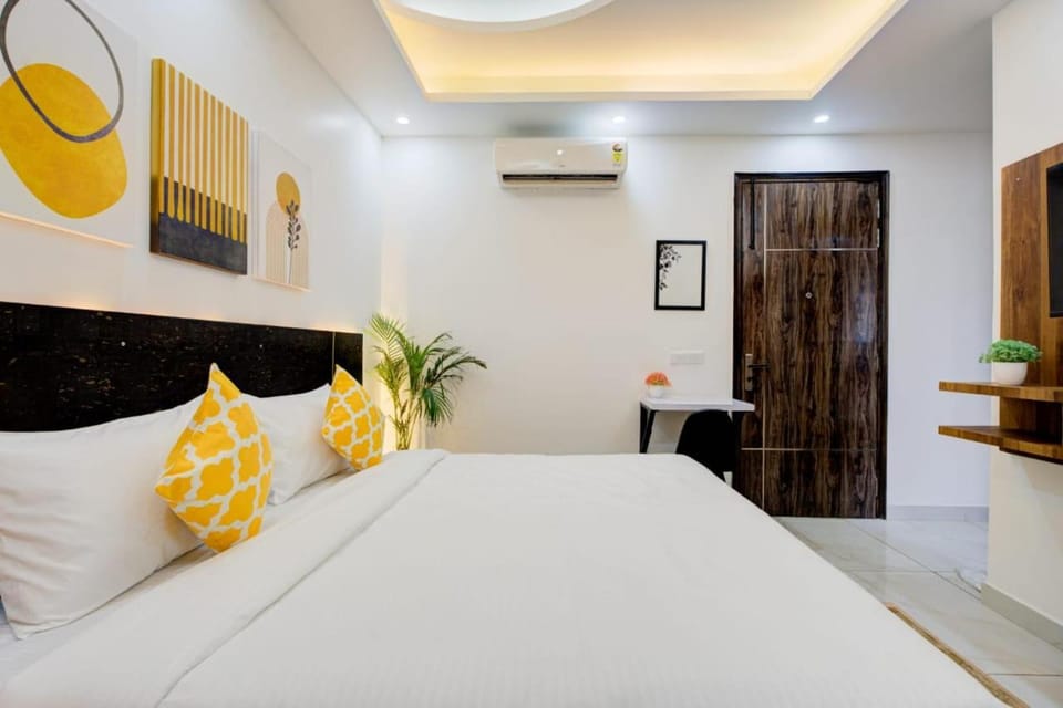 The Empire Studioz ,Golf Course Road ,One Horizon Center ,Paras Hospital Cyber City Hotel in Gurugram