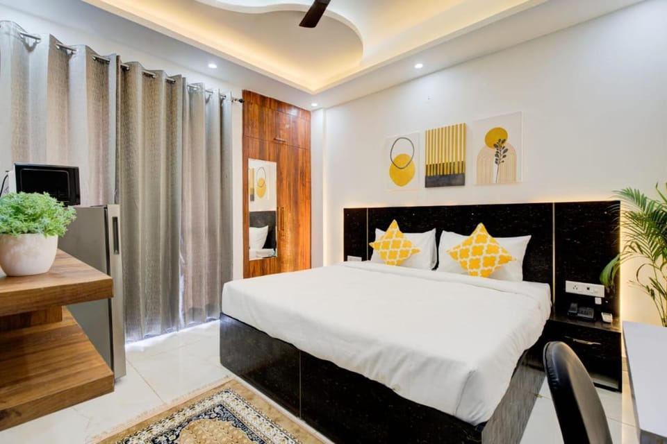 The Empire Studioz ,Golf Course Road ,One Horizon Center ,Paras Hospital Cyber City Hotel in Gurugram