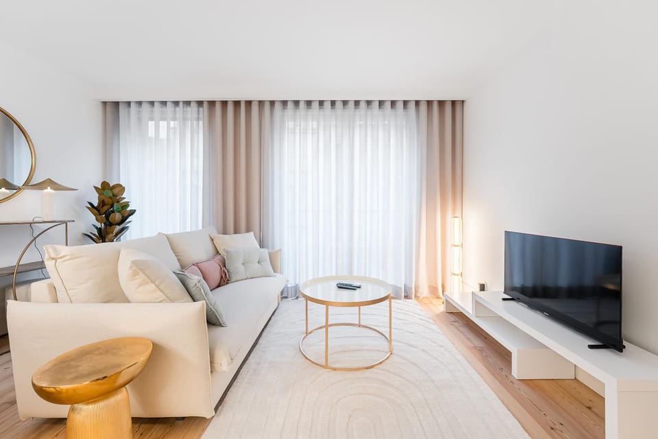 Day, TV and multimedia, Living room, Photo of the whole room, Seating area