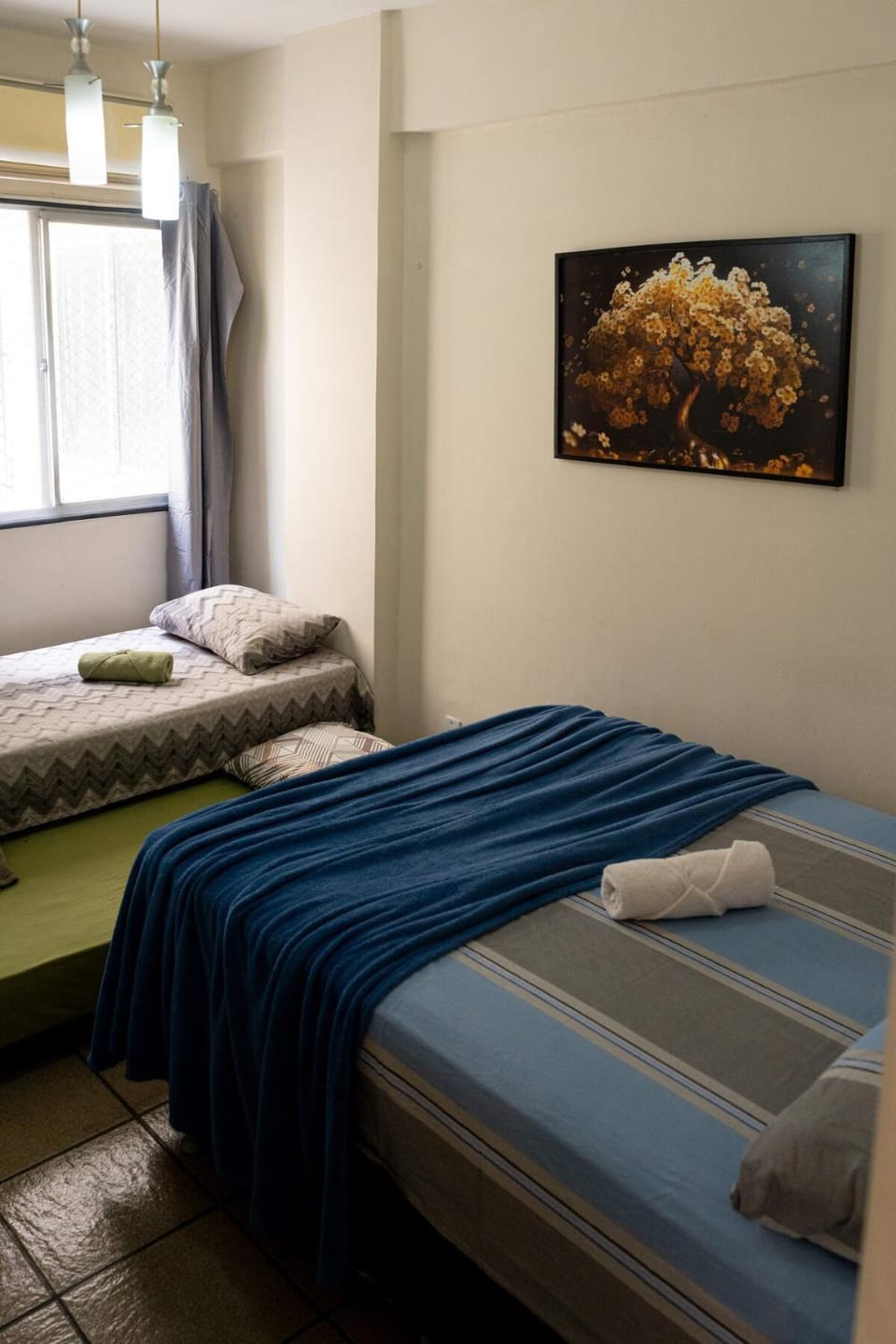 Bed, towels