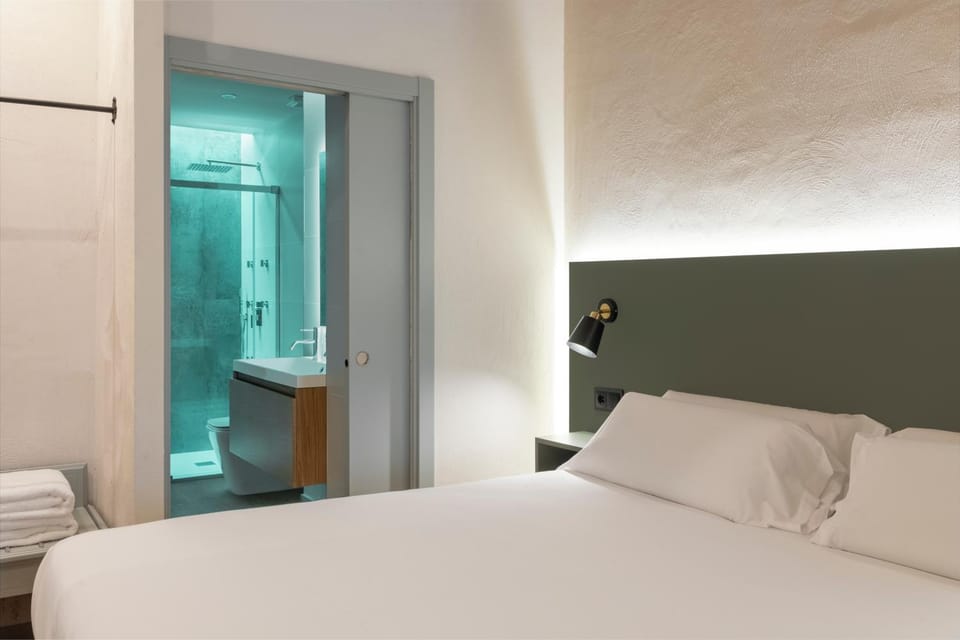 Bed, Bathroom