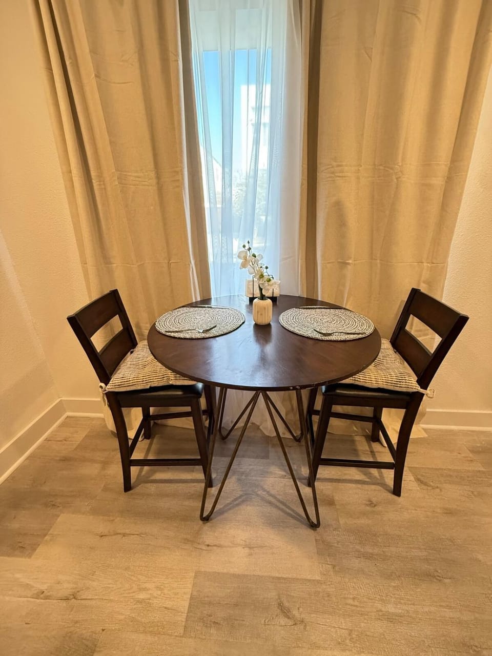 Luxury Modern King Bed 70 TV Downtown Dallas Apartment in Dallas