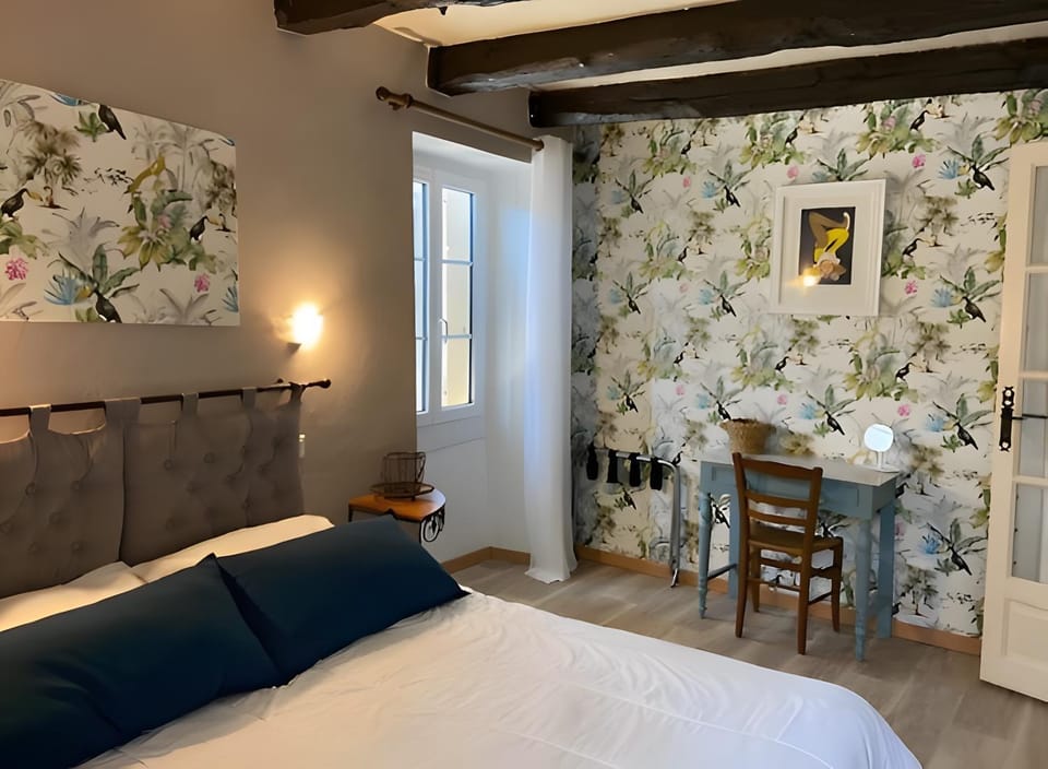 Property building, Living room, Bedroom
