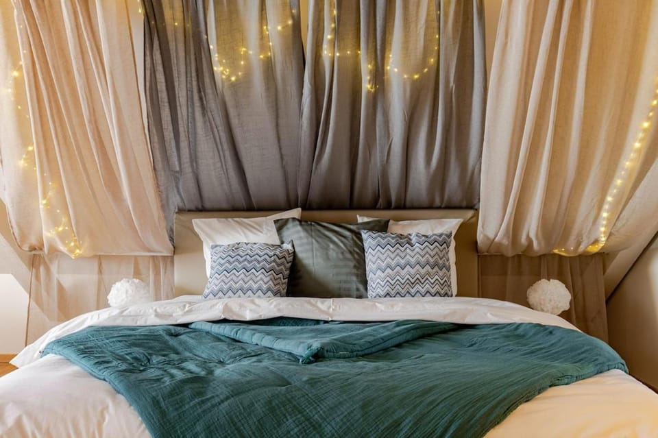 Suite romantique 4 étoiles avec piscine privée chauffée House in Grand Est