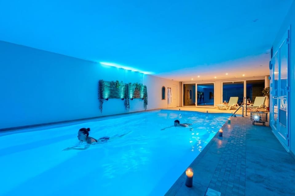 Suite romantique 4 étoiles avec piscine privée chauffée House in Grand Est
