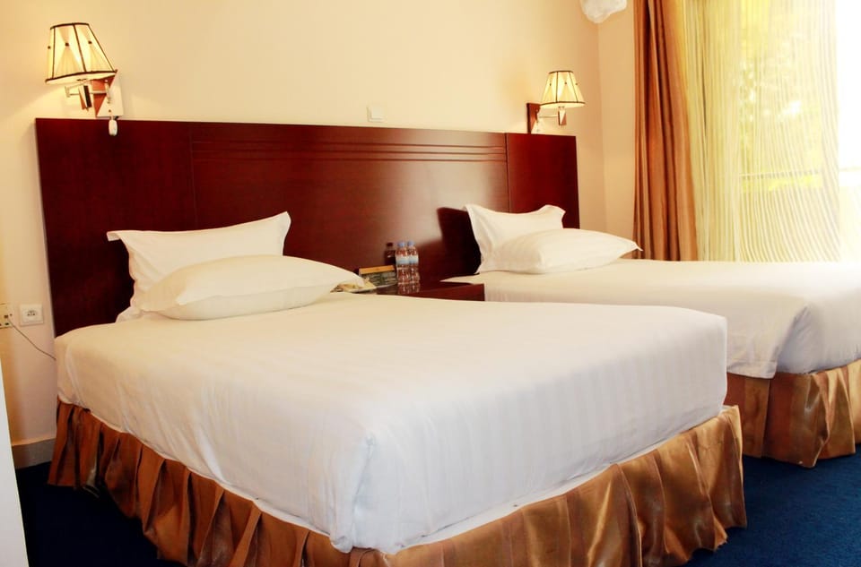 Restaurant/places to eat, Bed, Photo of the whole room, Bedroom