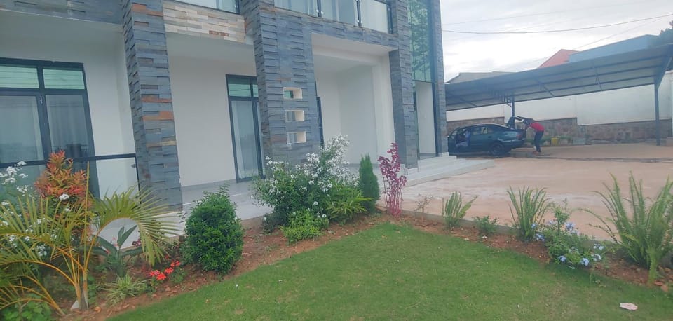 Property building, Spring, Garden, Garden view, Parking