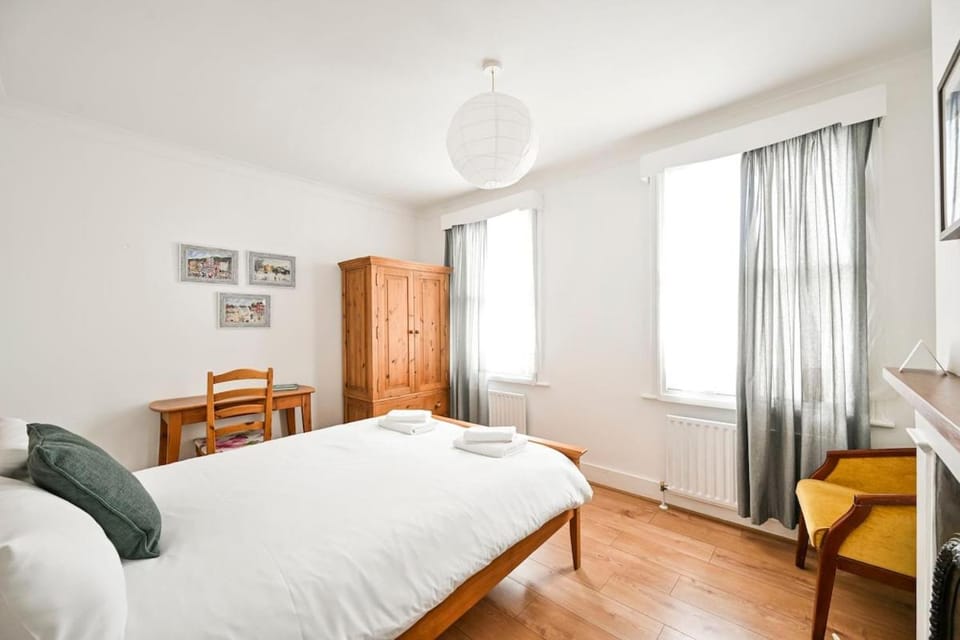 Host My Nest - 2-Bed with Garden Near Forest Gate House in London