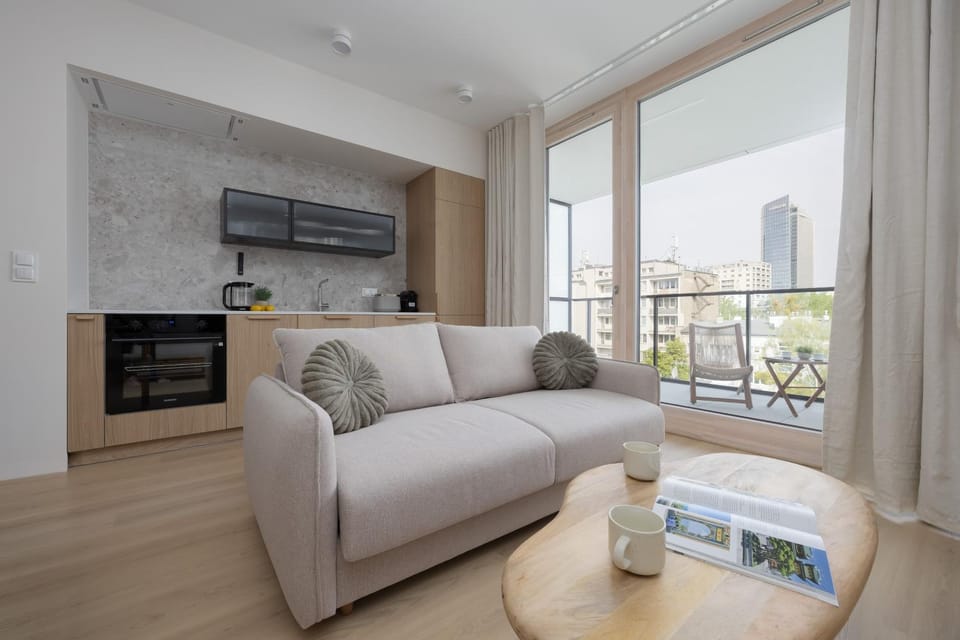 TV and multimedia, Kitchen or kitchenette, Living room, Seating area, Dining area