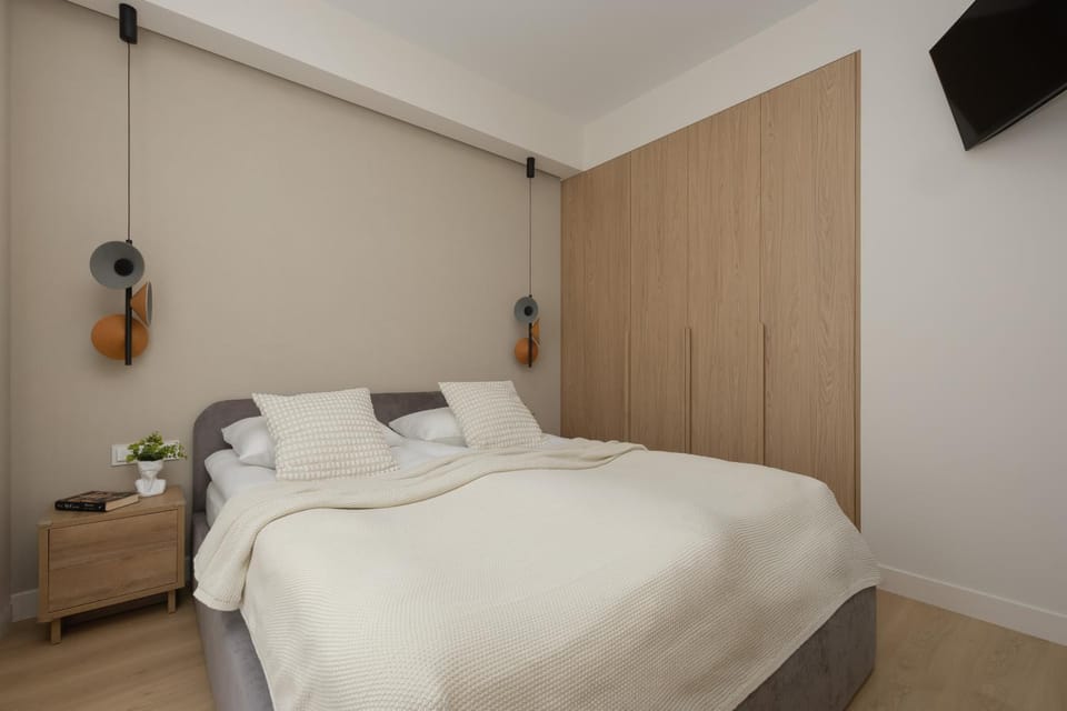 Bed, TV and multimedia, Photo of the whole room, Bedroom, wardrobe