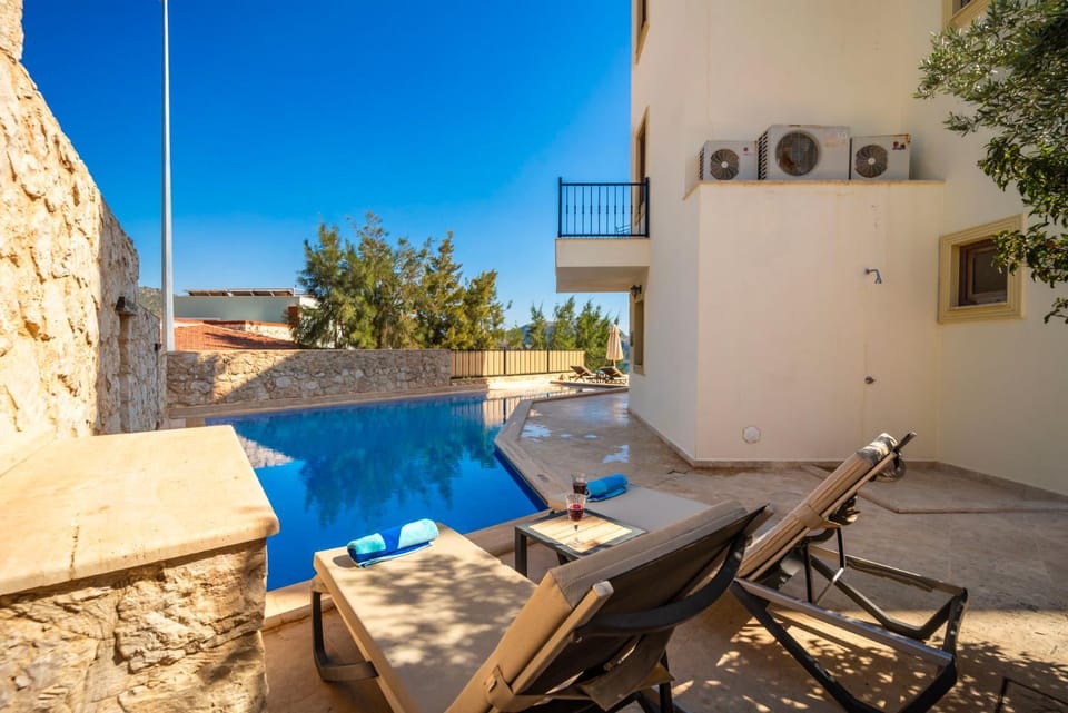 Swimming pool, sunbed