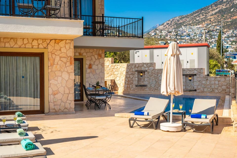 Property building, Day, Pool view, Swimming pool