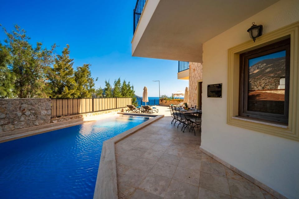 Property building, Swimming pool