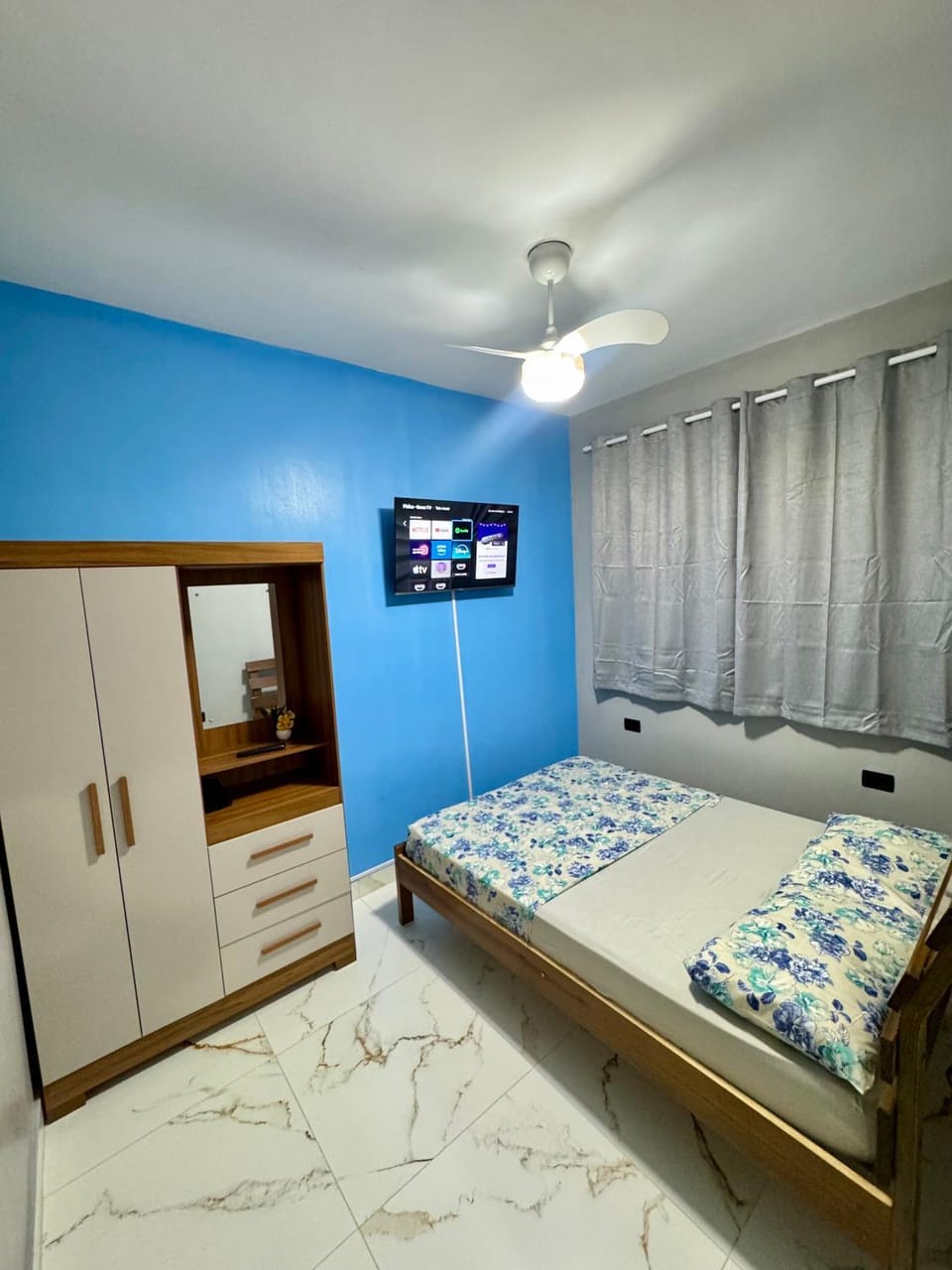 Bed, TV and multimedia, Photo of the whole room, Bedroom, wardrobe