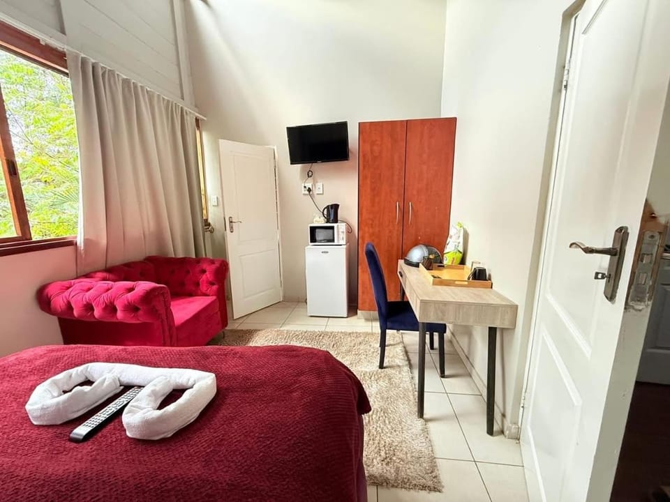 Crown Guesthouse Garsfontein Bed and Breakfast in Pretoria