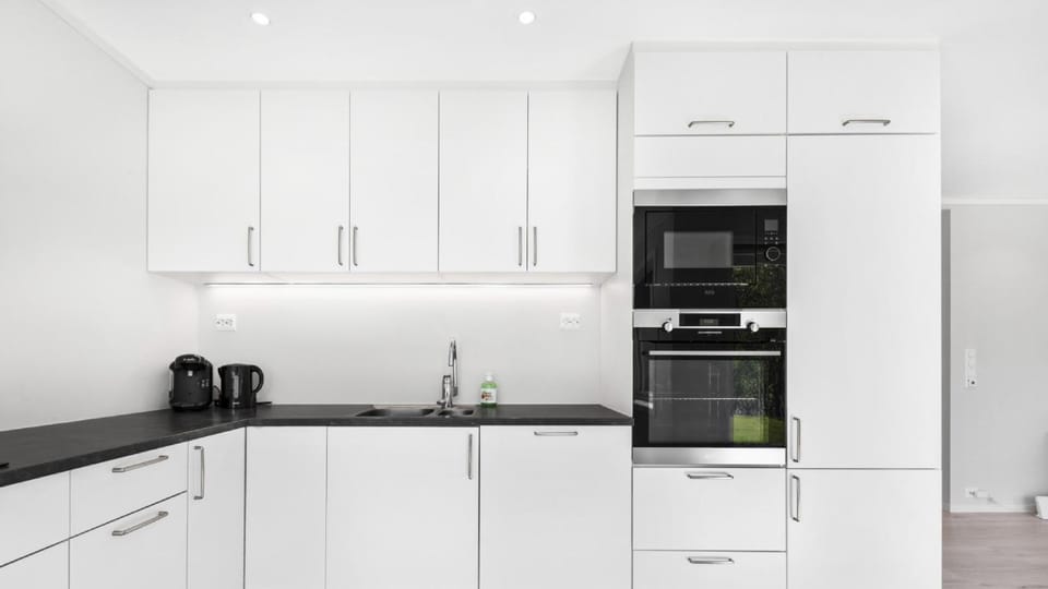 Coffee/tea facilities, Kitchen or kitchenette, dishwasher, oven