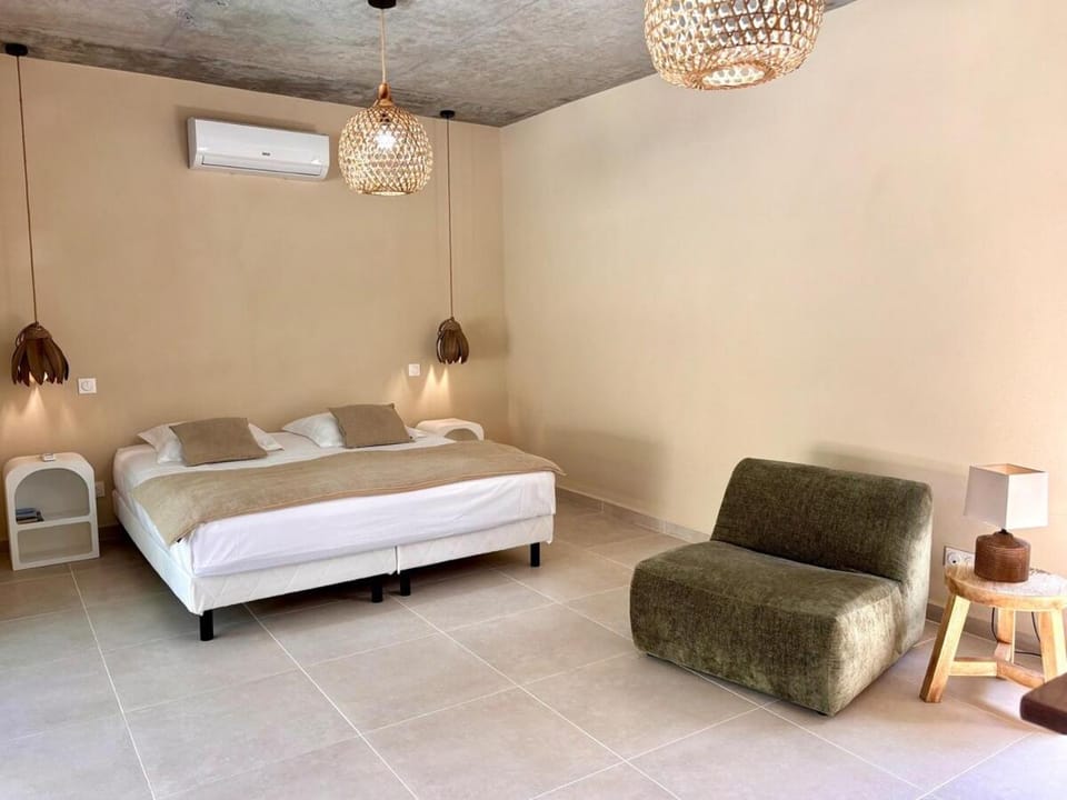 CASA M Peaceful haven with pool House in Les Abymes