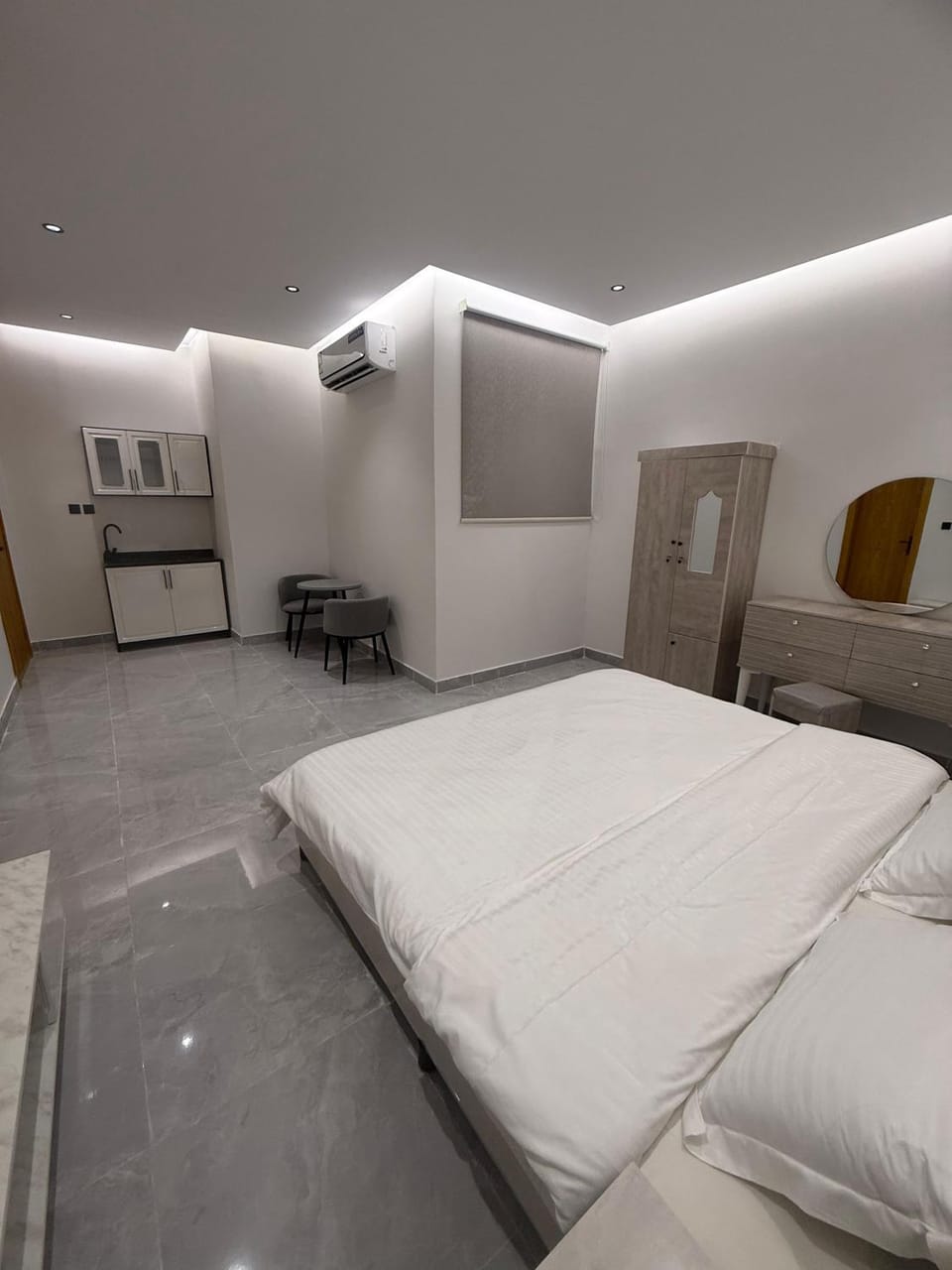 Bed, Kitchen or kitchenette