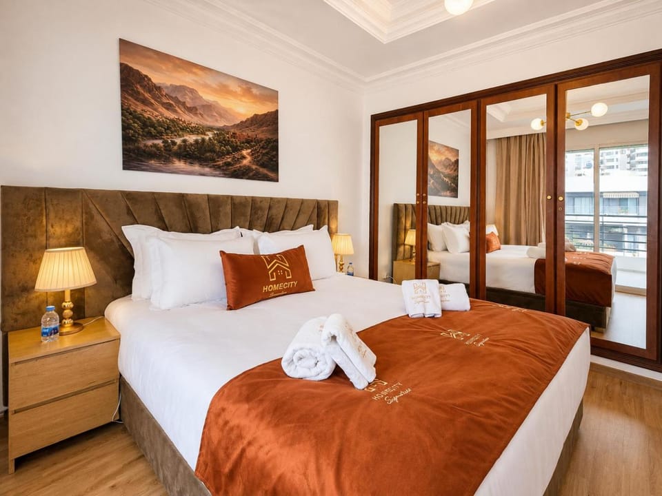 Bed, Photo of the whole room, Bedroom, towels