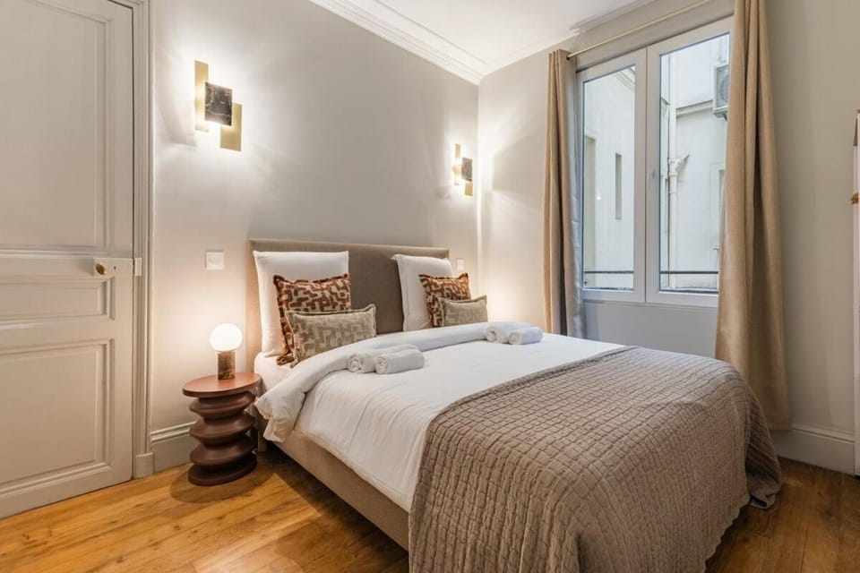 Elegant 3-Bedroom Apartment in the Heart of Historic Paris Apartment in Paris