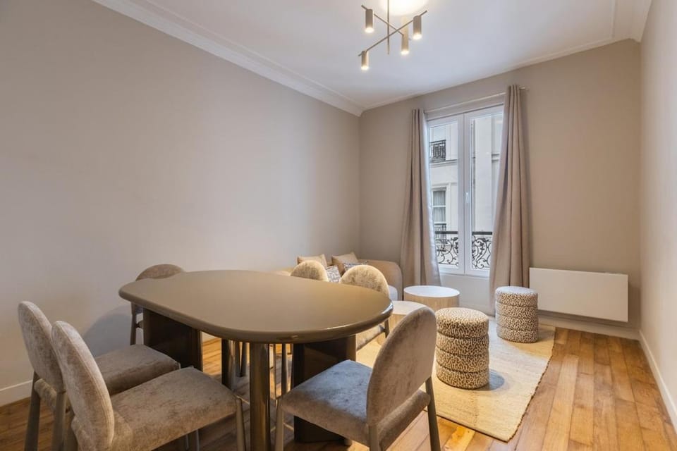 Elegant 3-Bedroom Apartment in the Heart of Historic Paris Apartment in Paris