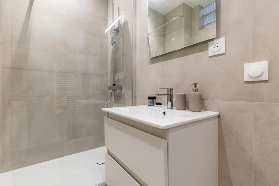 Elegant 3-Bedroom Apartment in the Heart of Historic Paris Apartment in Paris
