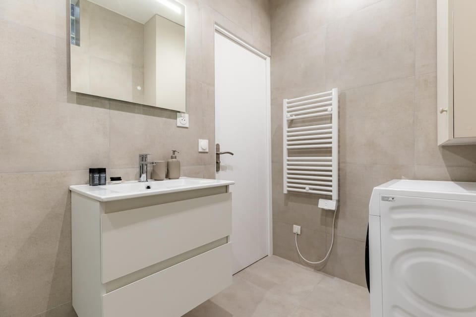 Shower, Bathroom, washing machine