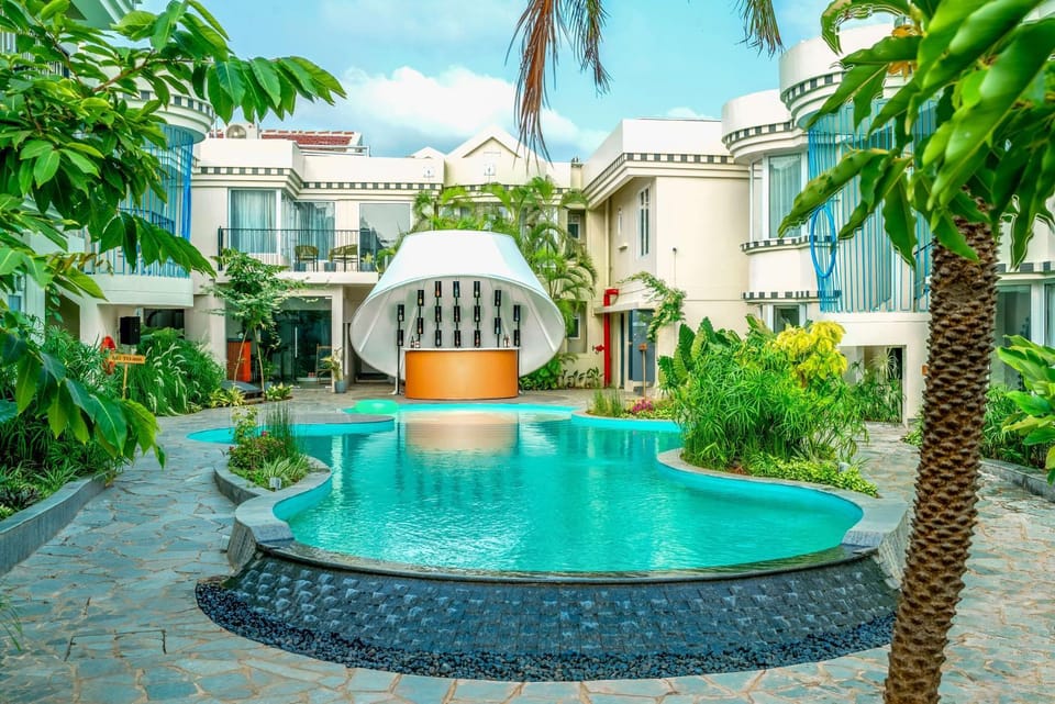 Swimming pool