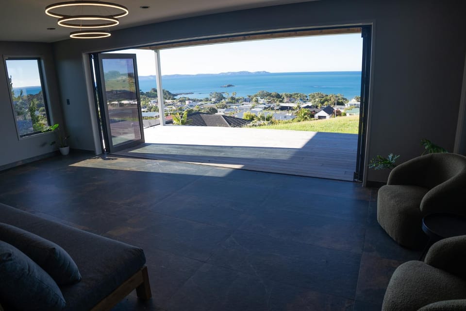 Thalassa - Luxury at the Heights of Cooper's Beach Villa in Northland