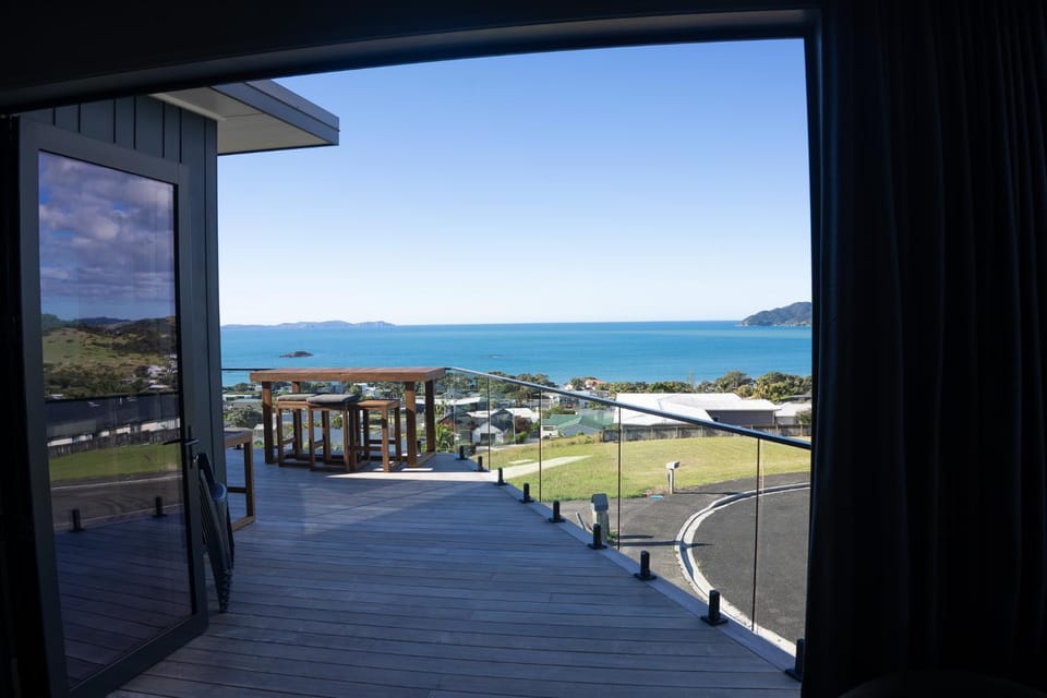 Thalassa - Luxury at the Heights of Cooper's Beach Villa in Northland