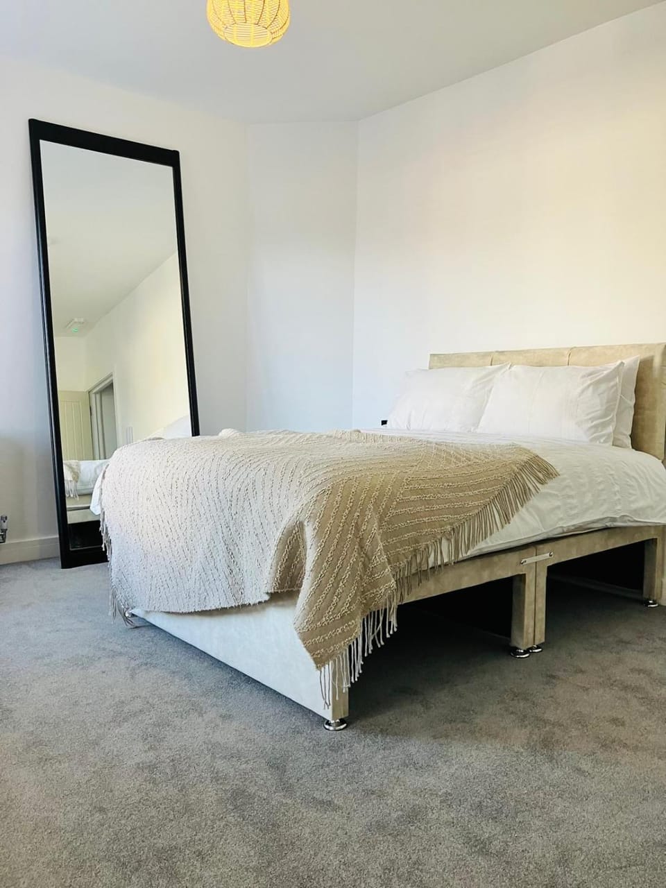 #106a Modern Rugby Studio - Sleep up to 2 - 5 mins to Rugby School - "Perfect for Contractors and Couples - Free street parking" Apartment in Rugby