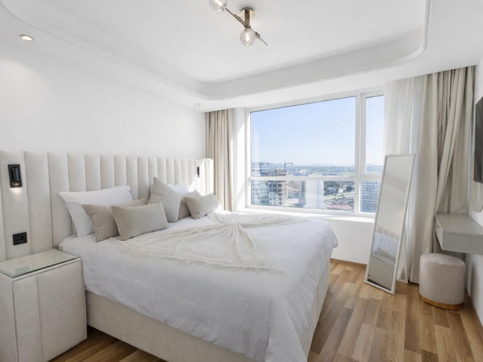 Photo of the whole room, Bedroom