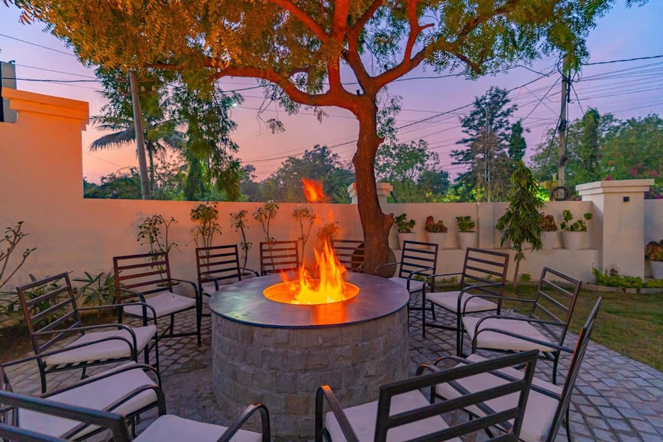 Garden, fireplace