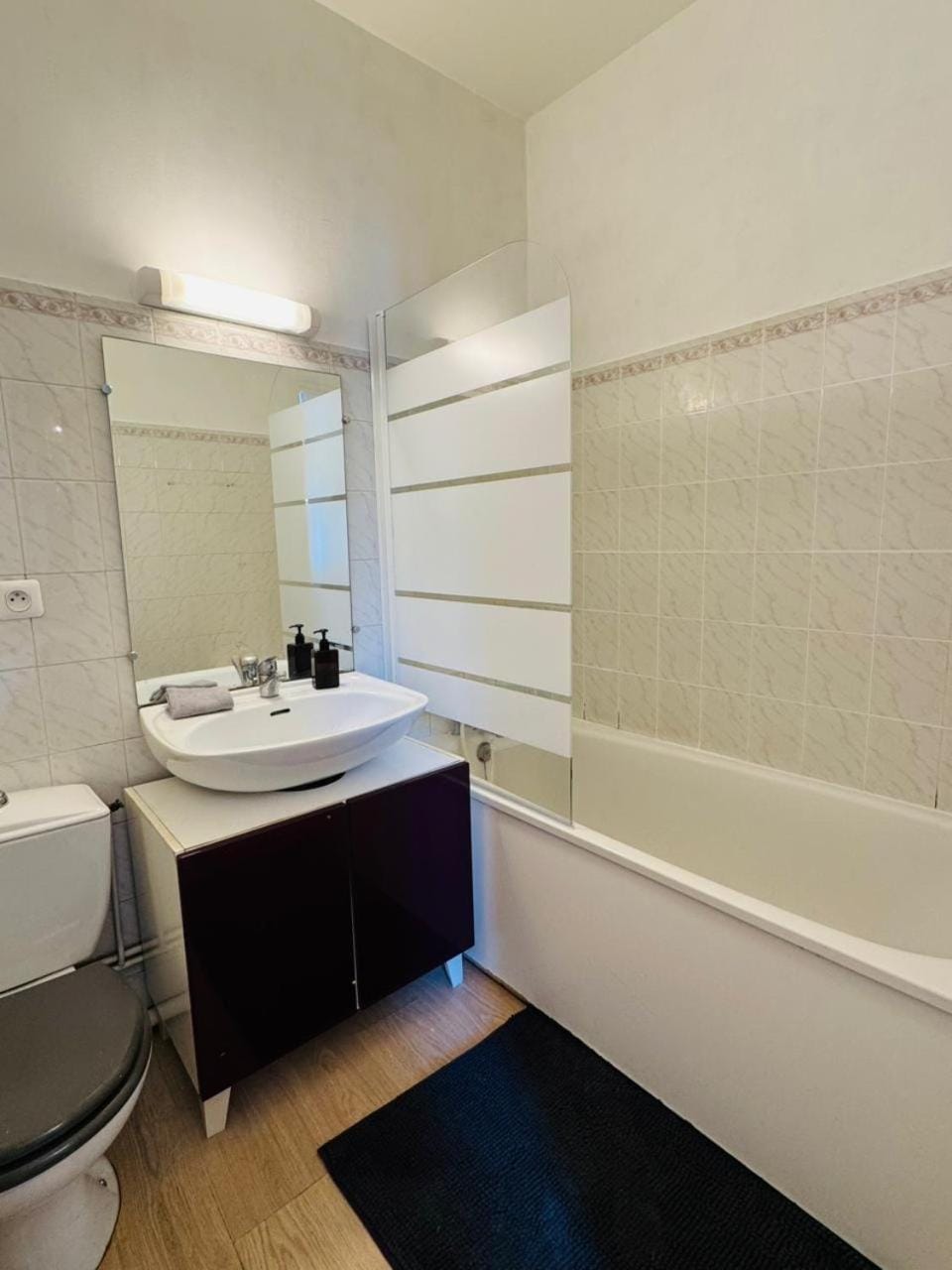 Shower, Toilet, Bathroom, Bath, towels