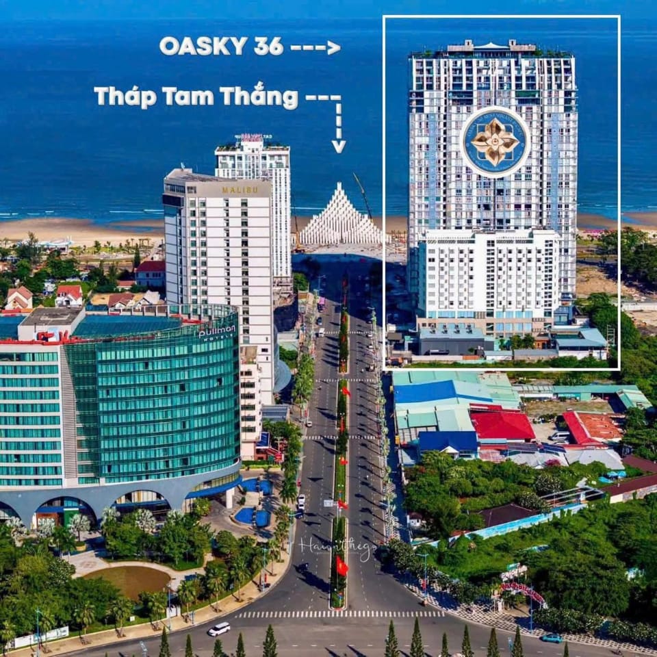Property building, Day, Neighbourhood, Natural landscape, Bird's eye view, City view, Sea view, Street view, Location, Parking