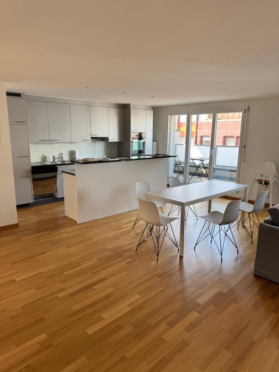 Property building, Kitchen or kitchenette, Living room, Seating area, Dining area, stove