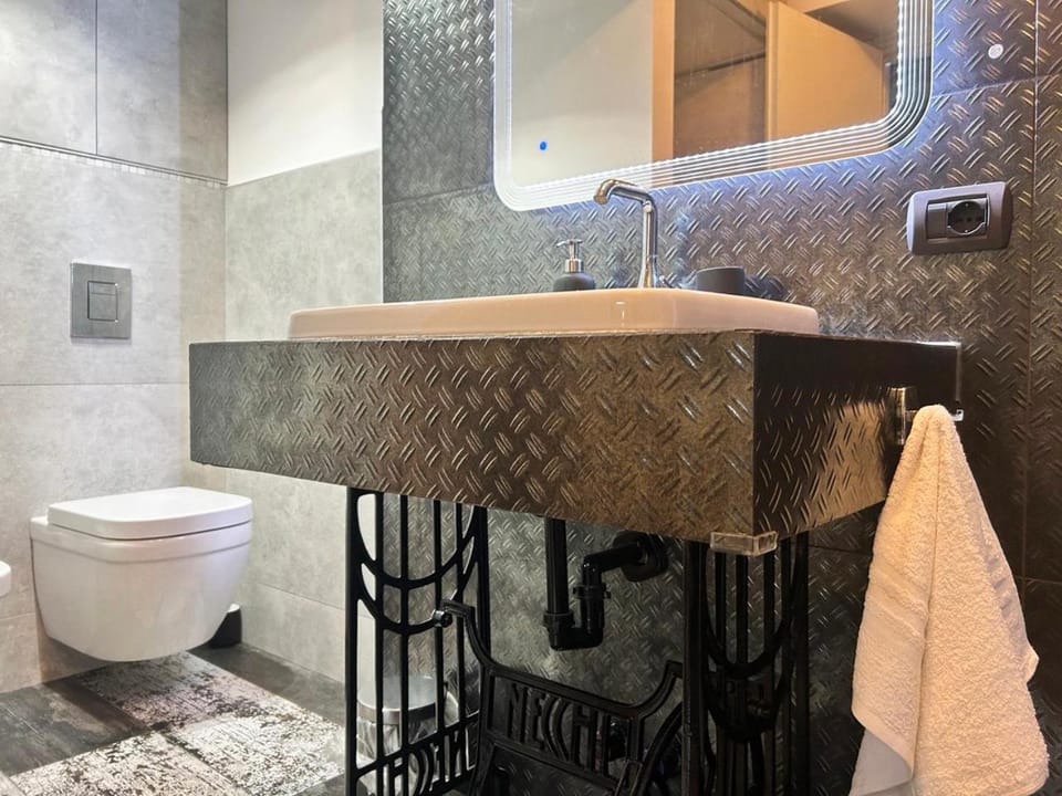 Bathroom, towels