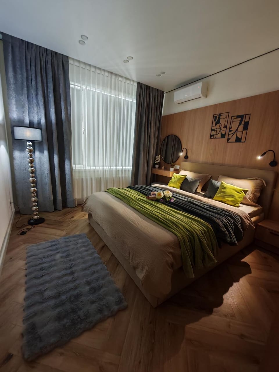 Photo of the whole room, Bedroom