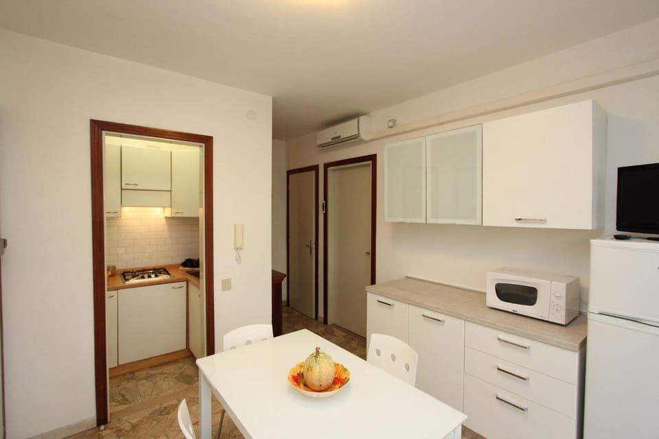 Dining area, microwave, oven, kitchen