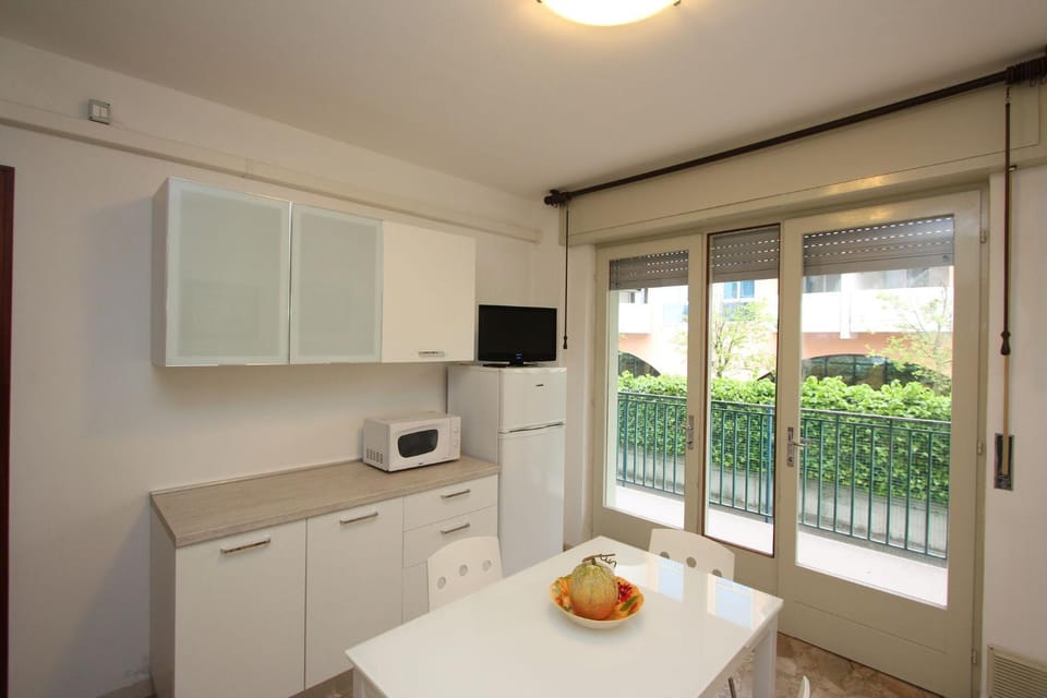 microwave, oven, kitchen