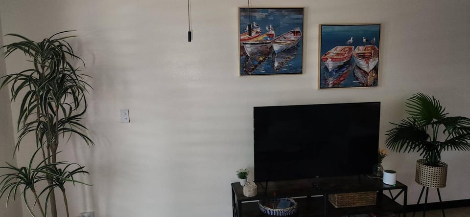Communal lounge/ TV room, TV and multimedia, Living room, Decorative detail