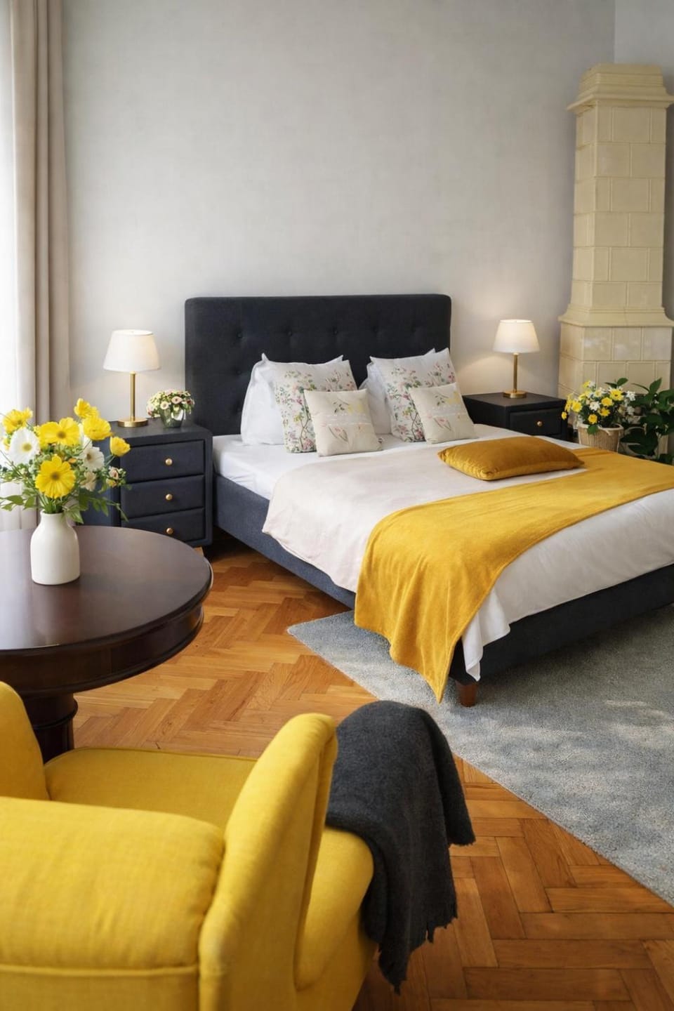 Bed, Seating area, Bedroom