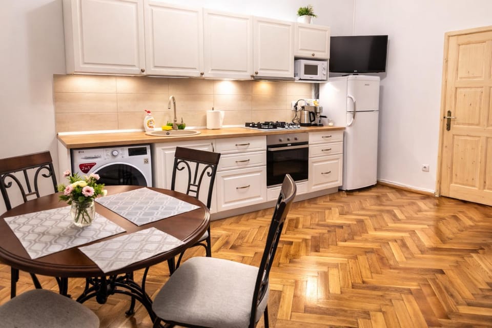 Kitchen or kitchenette, Dining area, oven, pet friendly, stove, toaster